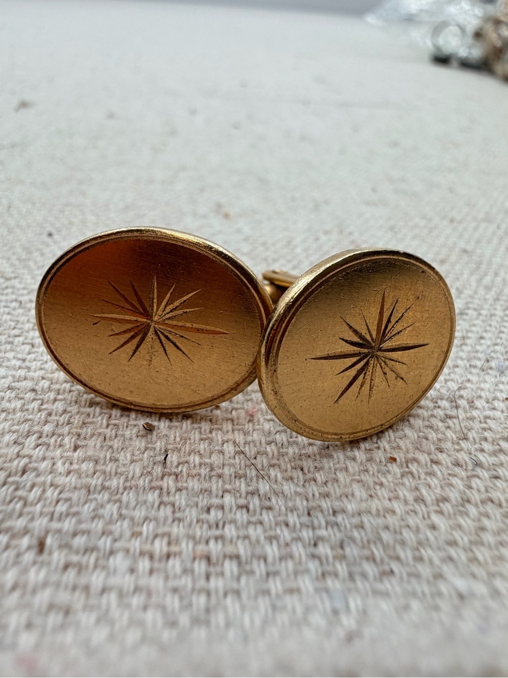 Men's Gold Vintage Starburst Oval Cuff Links